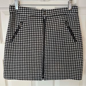 Hollister | Black & White Houndstooth Skirt | Size medium